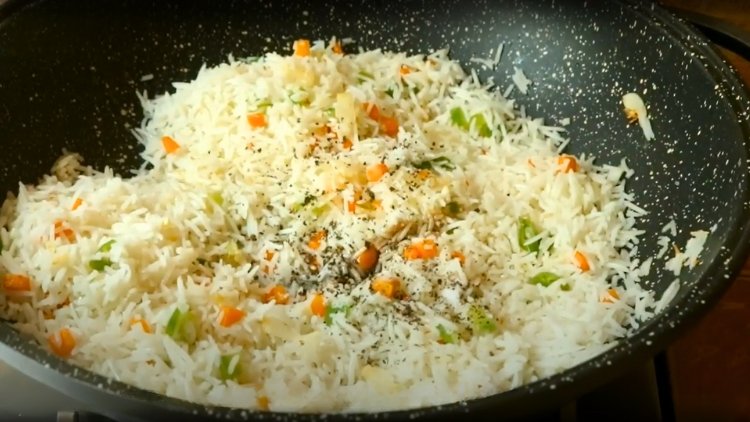 এগ ফ্রাইড রাইস রান্নার প্রণালী
