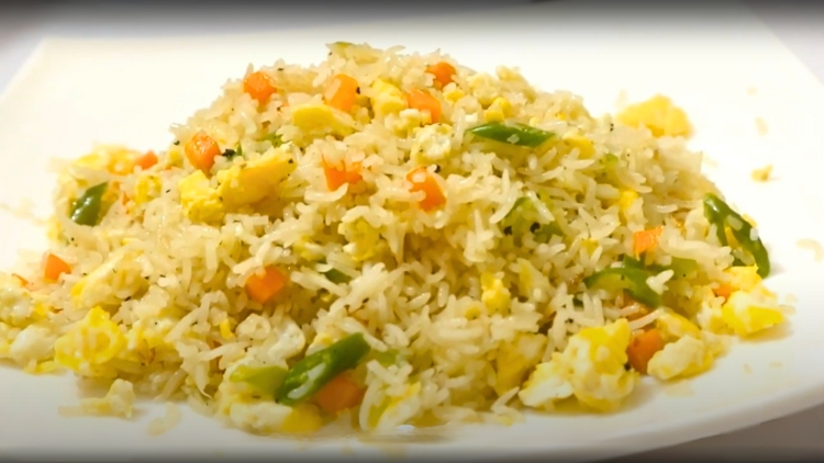এগ ফ্রাইড রাইস রান্নার জন্য উপকরণ